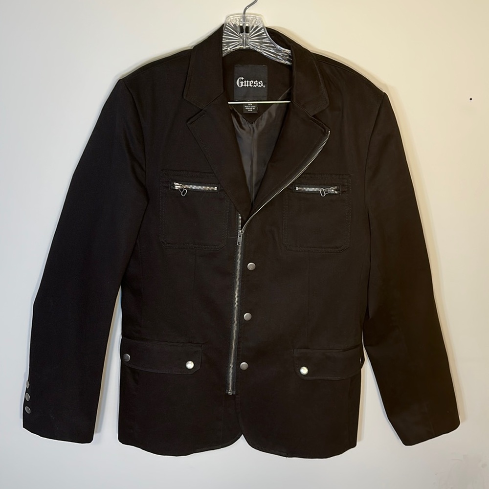 Guess black zip jacket. Metal accents all over this piece! Size Medium. EUC.